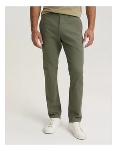 Jones Chino in Olive