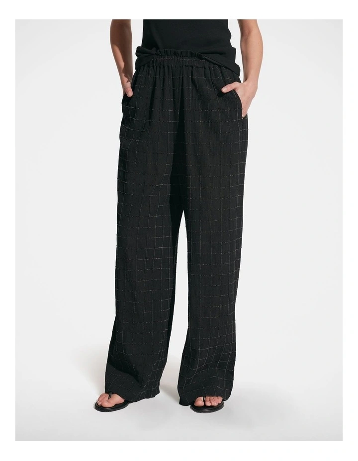 Archie Textured Pant in Black image 3