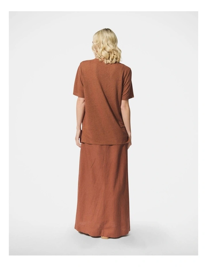 D-Luxe Linen Blend Logo Tee in Browns image 2