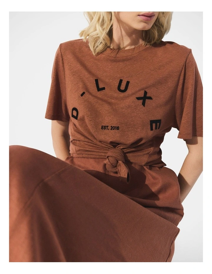 D-Luxe Linen Blend Logo Tee in Browns image 3