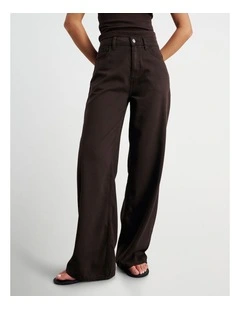 Loe Mid Rise Straight Jean in Brown