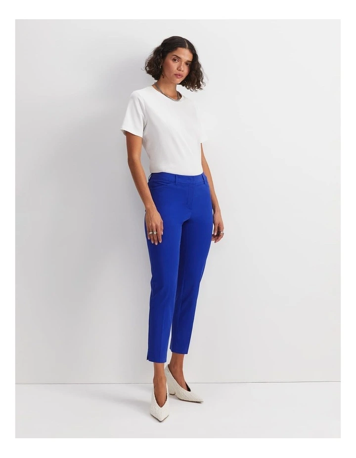 Evie Capri image 4