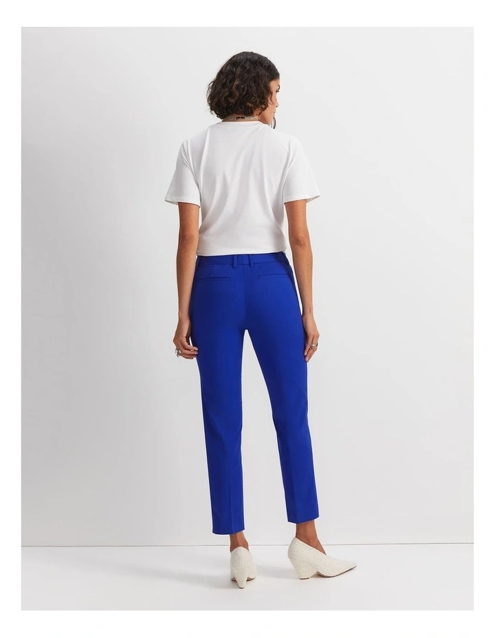 Evie Capri image 5