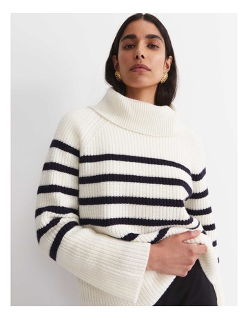 White/Navy colour