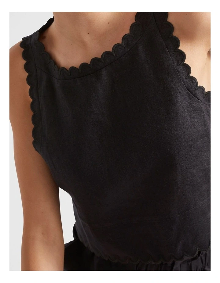 Linen Scallop Shell Top in Black image 3