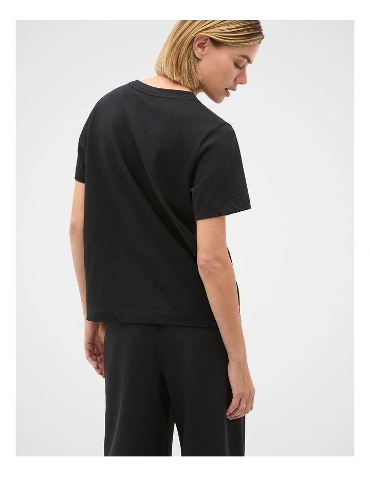 Core Neat Tee in Black image 2
