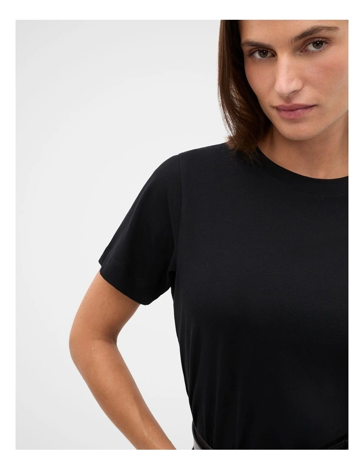 Core Neat Tee in Black image 4