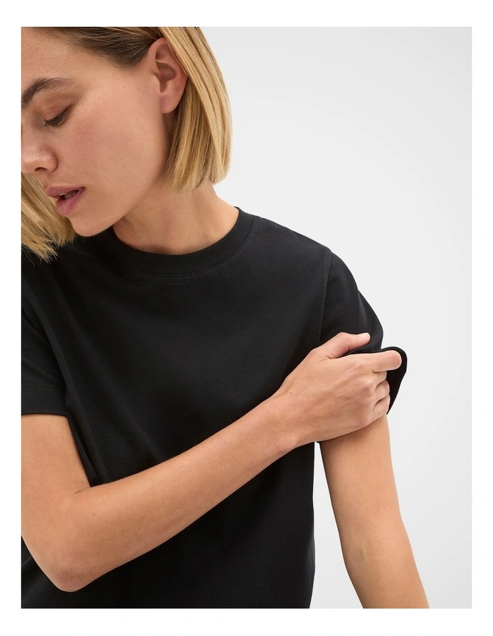 Core Neat Tee in Black image 4