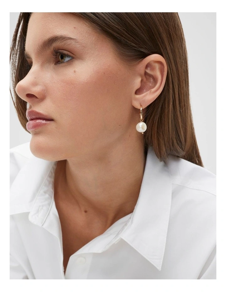 Pearl Hoop Earring in Gold image 2