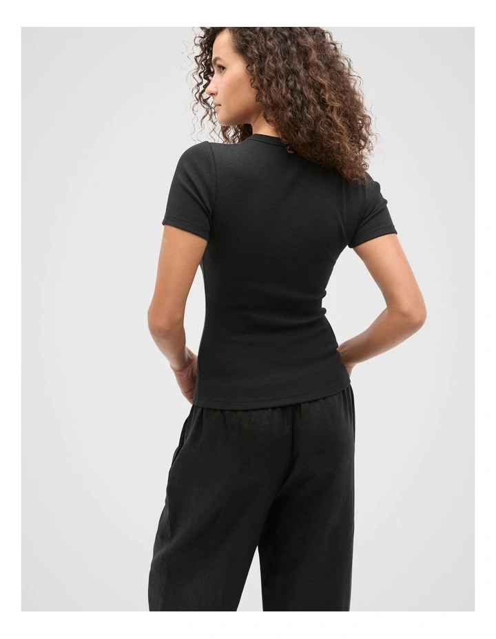 Rib Tee in Black image 2