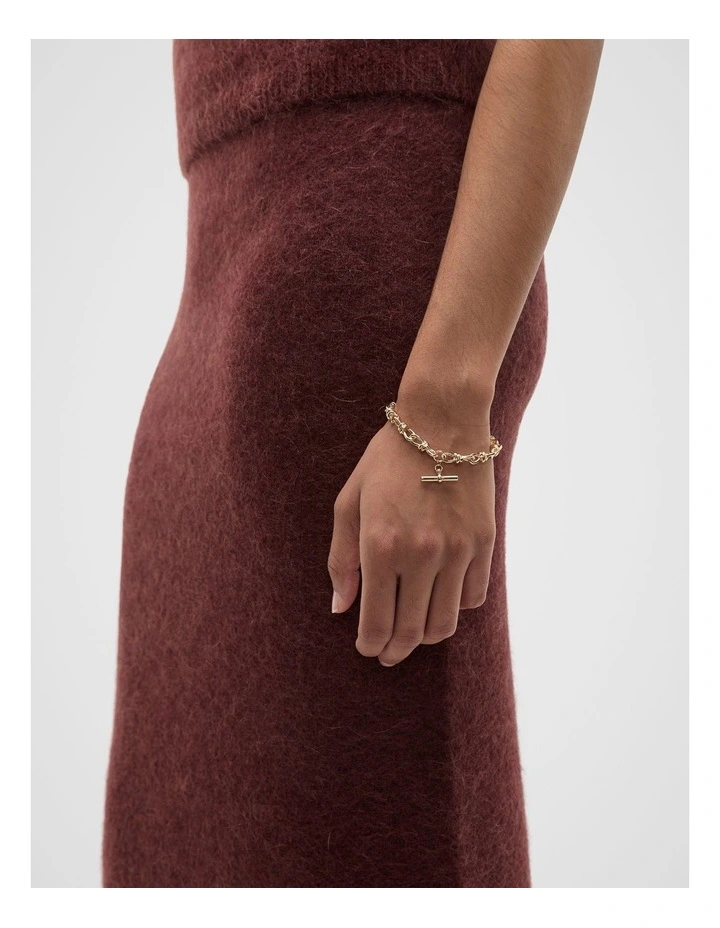 T-Bar Chain Bracelet in Gold image 2