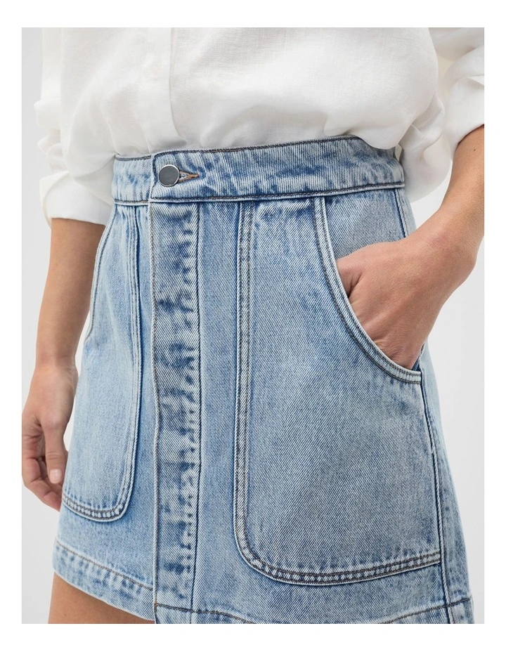 Denim Curve Pocket Mini Skirt in Blue Wash image 4