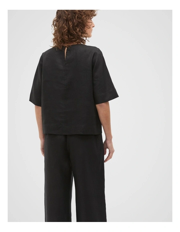 Core Linen Tee in Black image 2
