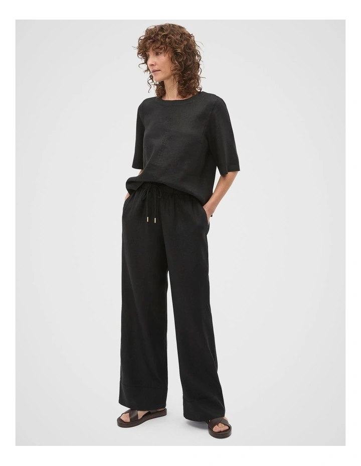Core Linen Tee in Black image 3