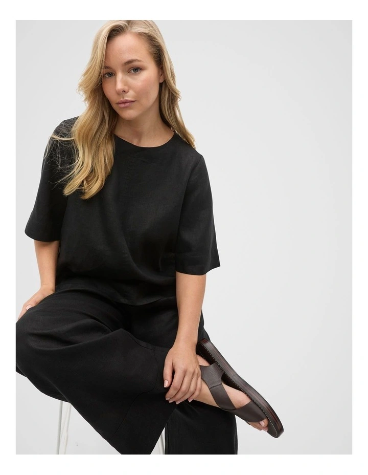 Core Linen Tee in Black image 5