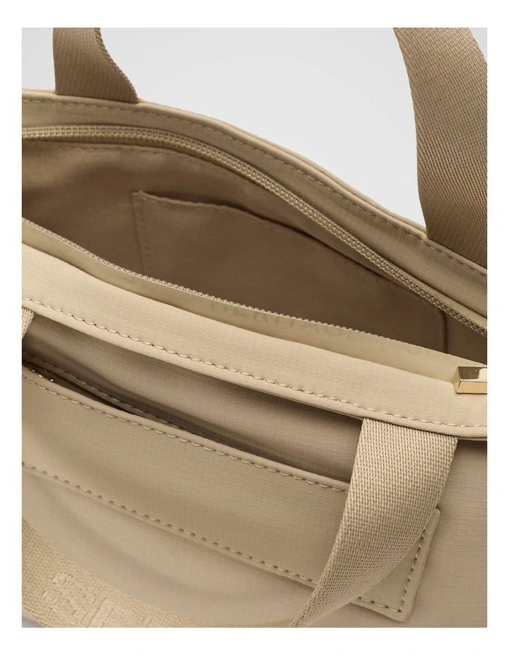 Daily Crossbody Bag in Rye image 4