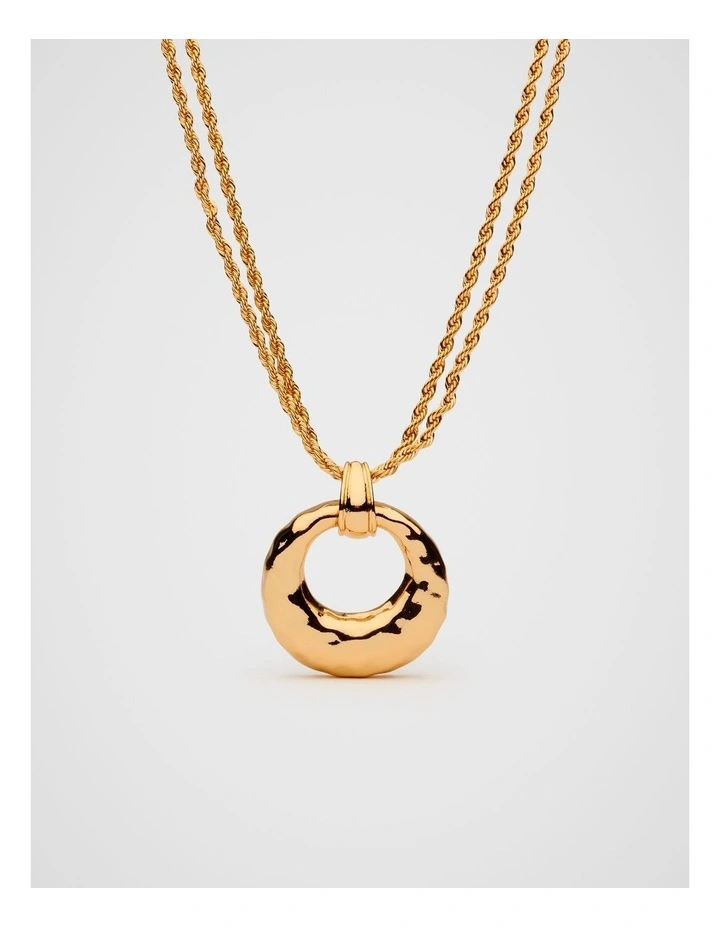 Textured Round Pendant Necklace in Gold image 3