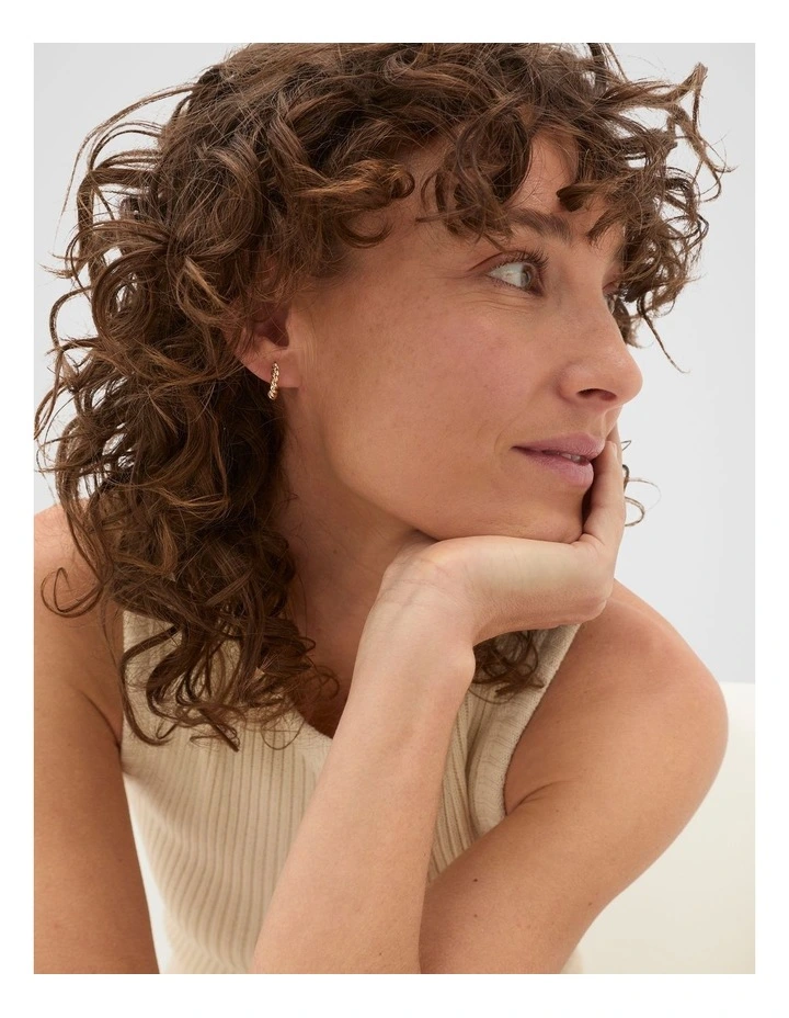 Fine Rope Earring in Gold image 2