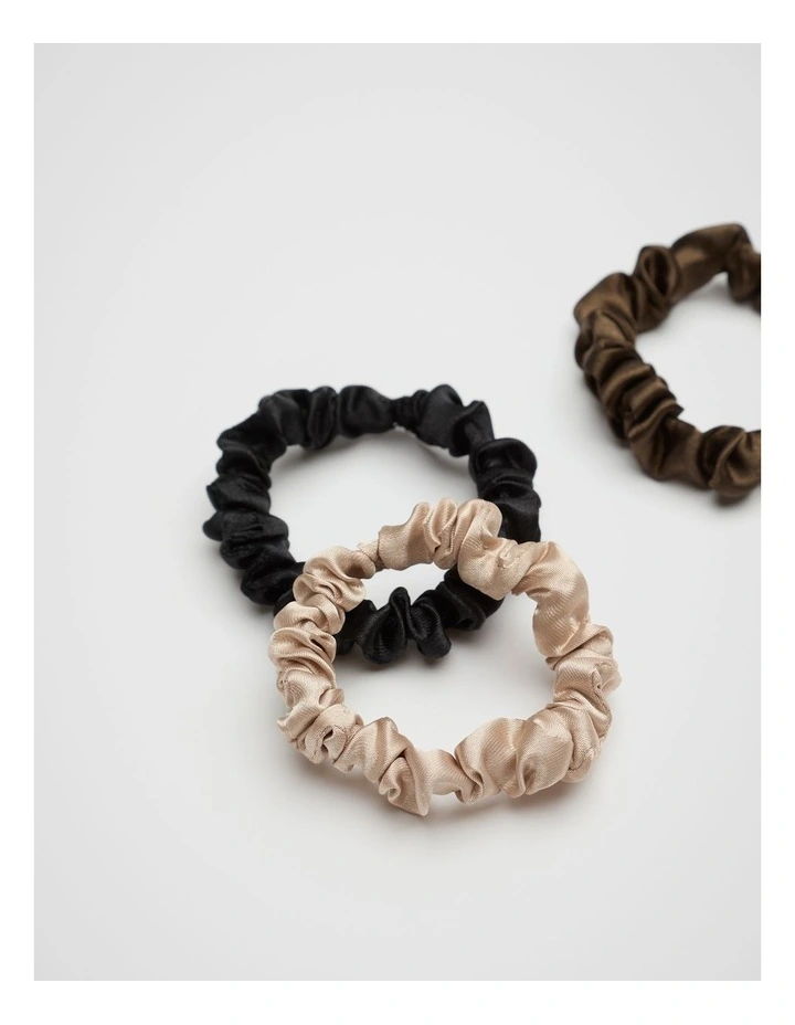 Mini Scrunchie in Olive Leaf image 2