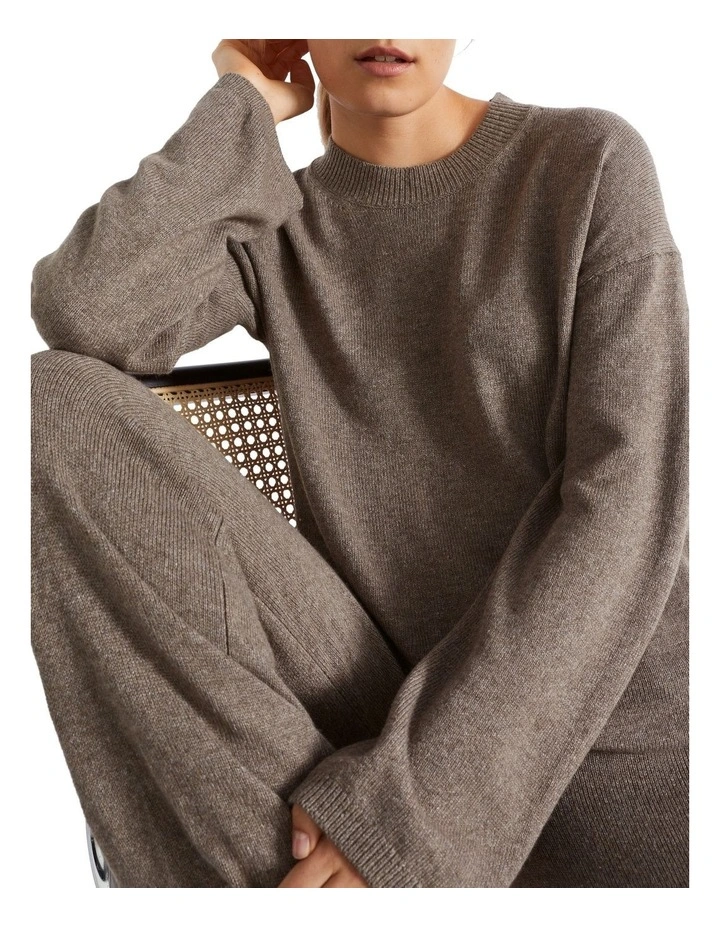 Oversized Easy Knit in Brown image 1