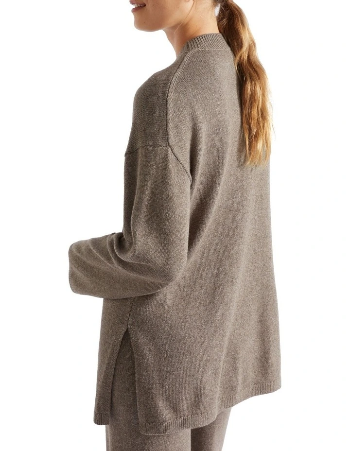 Oversized Easy Knit in Brown image 4