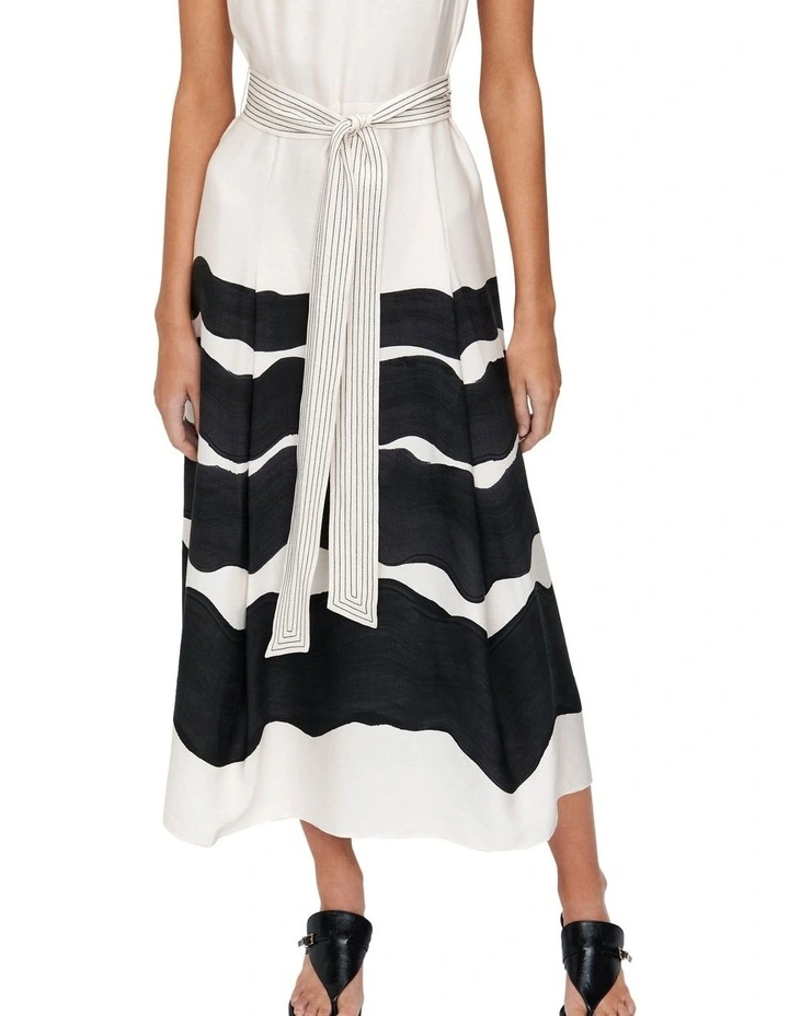 Brushed Waves Viscose Linen Dress in Black image 4