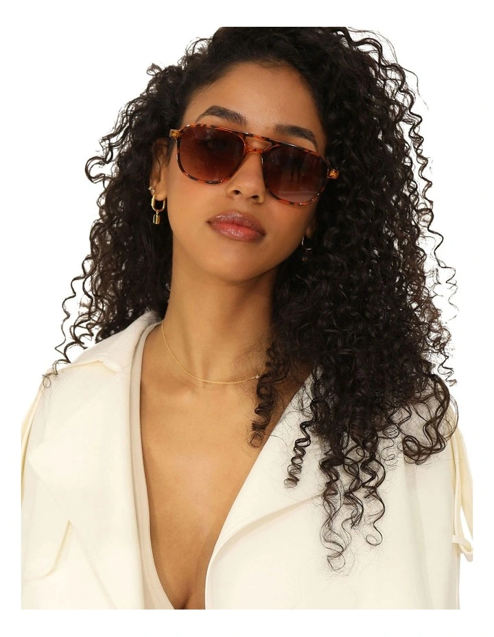 Oceanside Sunnies Sunglasses in Tortoise image 5