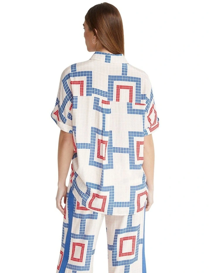 Jasmine Geo Print Short Sleeve Shirt in Blue/Red/Nude image 3