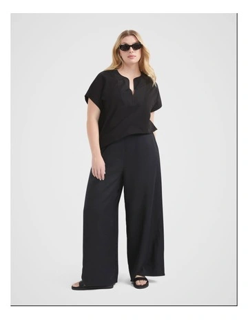 The Flat Front Linen Pants in Black
