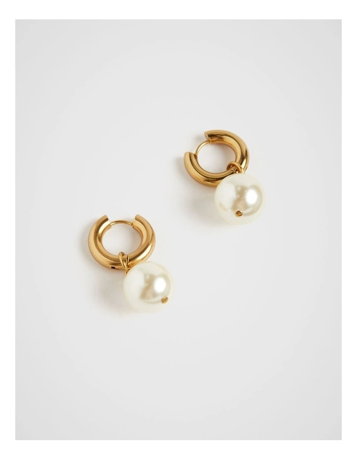 The Eve Pearl Earring in Gold image 1