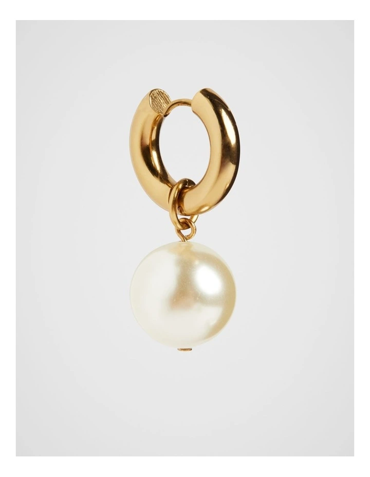 The Eve Pearl Earring in Gold image 2