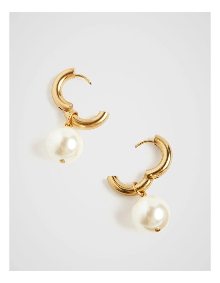 The Eve Pearl Earring in Gold image 3