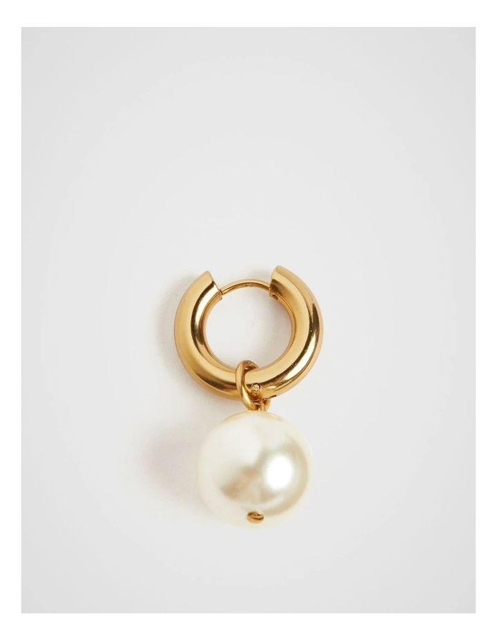The Eve Pearl Earring in Gold image 4