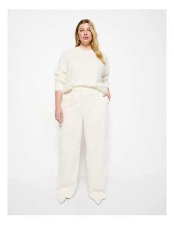 Madelyn Pant in Creme