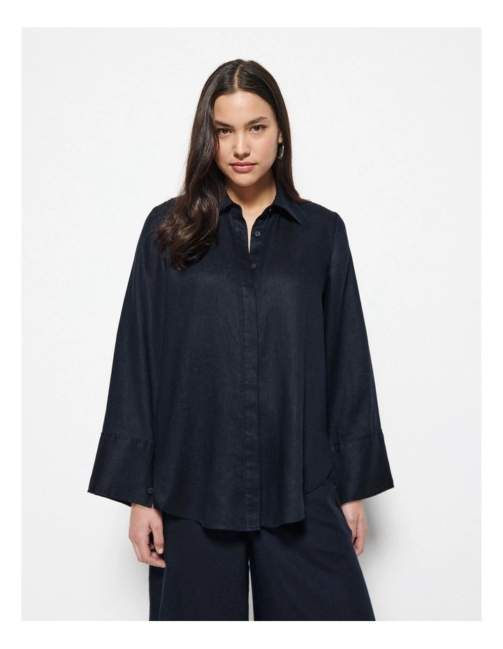 Linen Shirt in Navy image 5