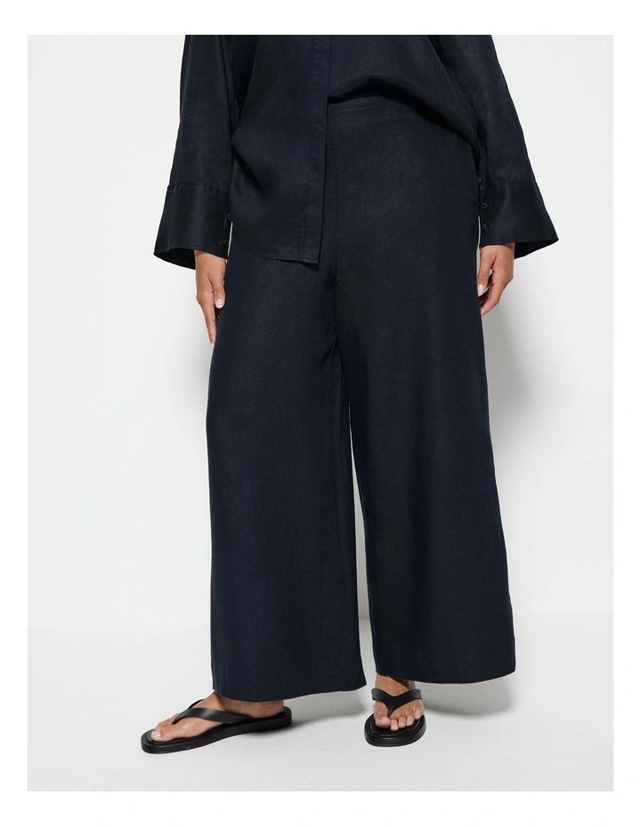 Linen Pant in Navy image 2