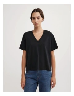 V Neck T-shirt in Black