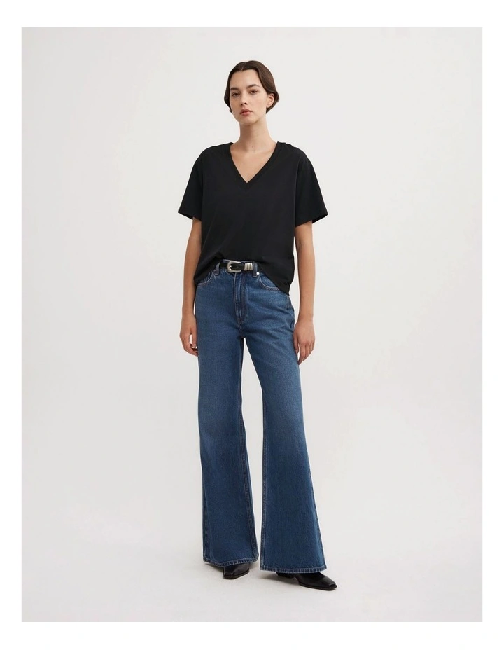 V Neck T-shirt in Black image 2
