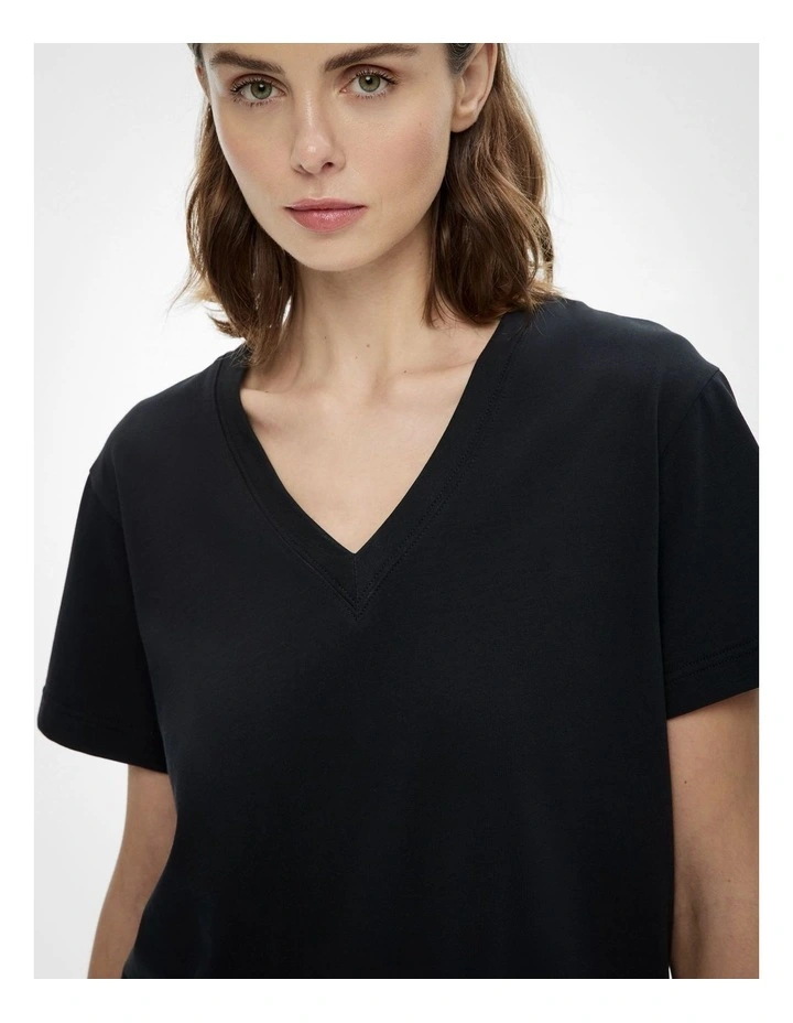 V Neck T-shirt in Black image 3