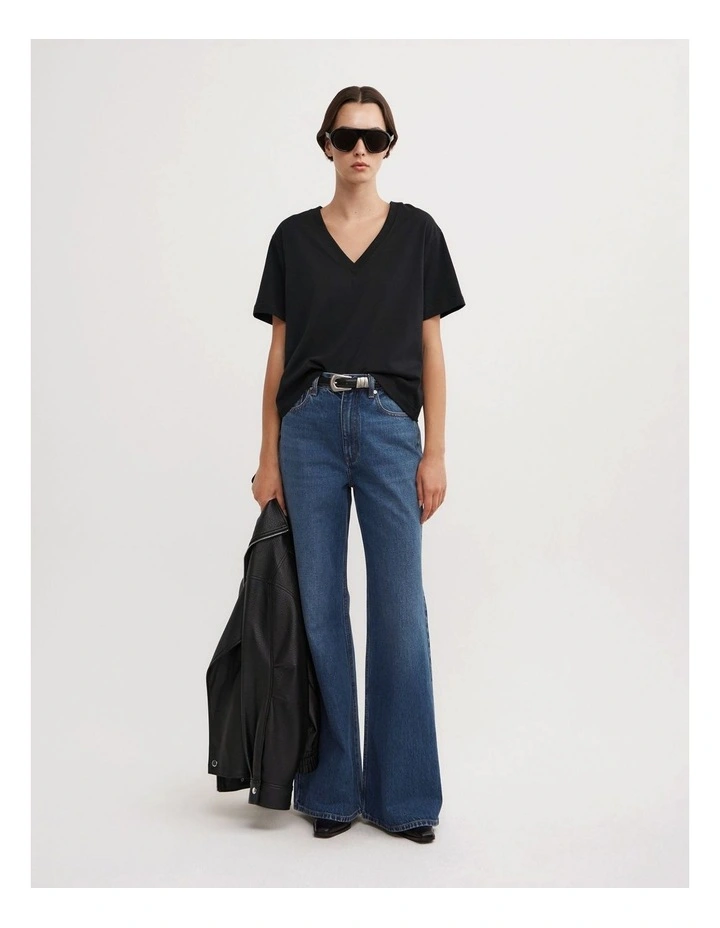 V Neck T-shirt in Black image 4