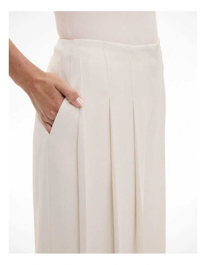 Pleat Pant in Chalk image 3