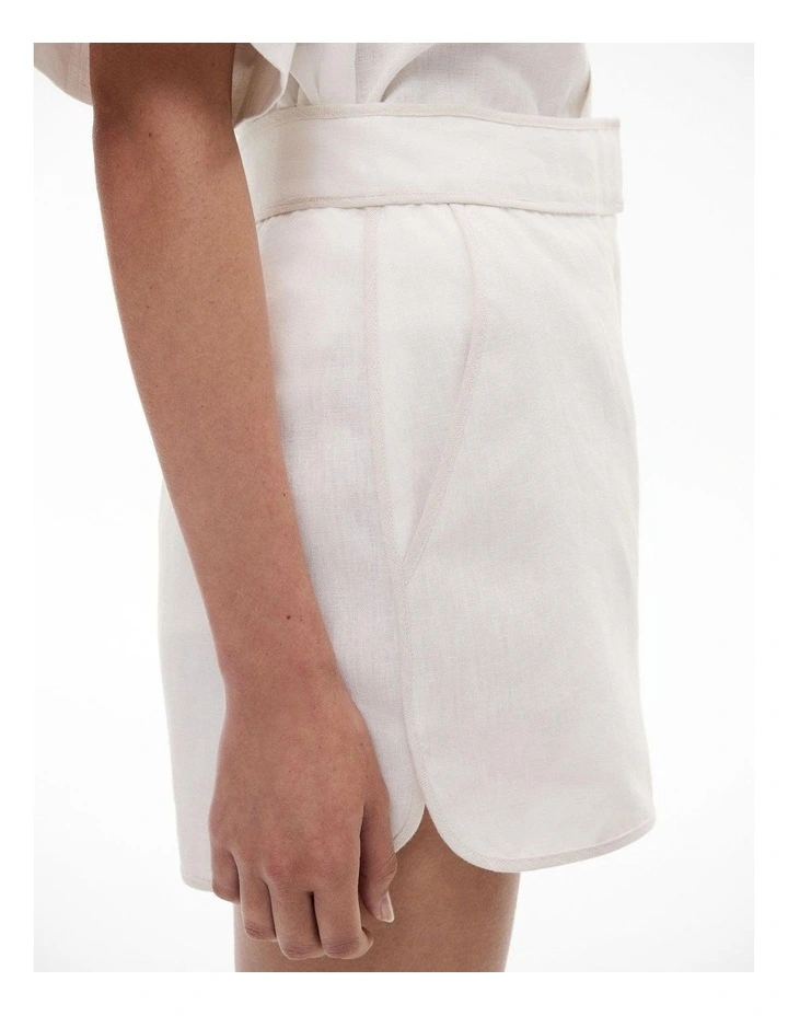 Contrast Detail Short in Fresh White image 3