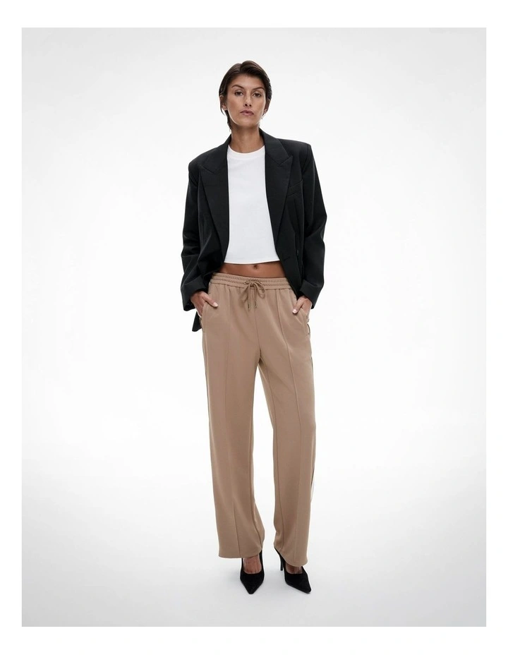 Contrast Trackpant in Praline image 2