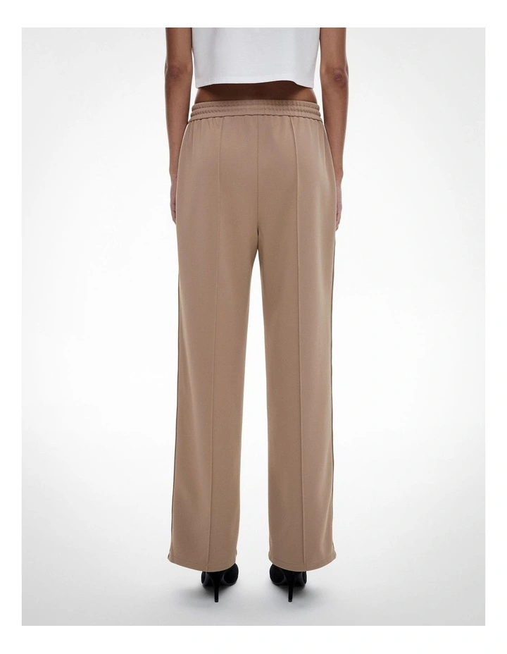 Contrast Trackpant in Praline image 4