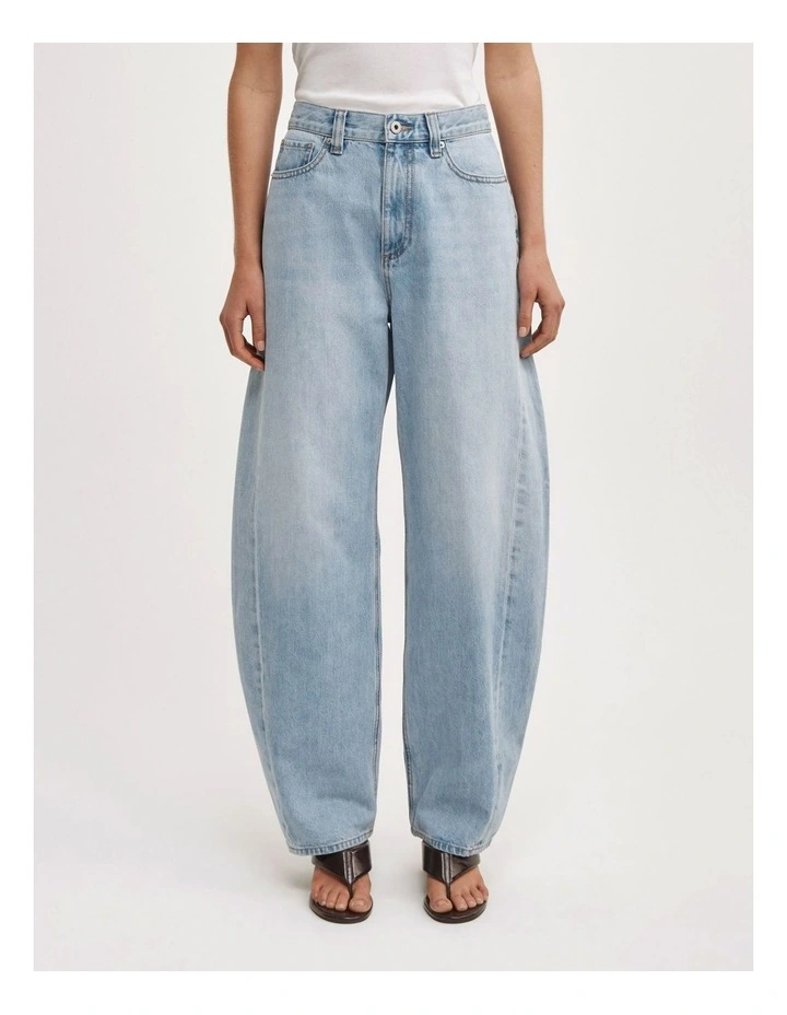 Barrel Leg Jeans in Vintage Wash Denim image 2