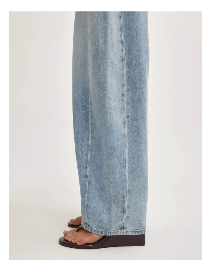 Barrel Leg Jeans in Vintage Wash Denim image 4