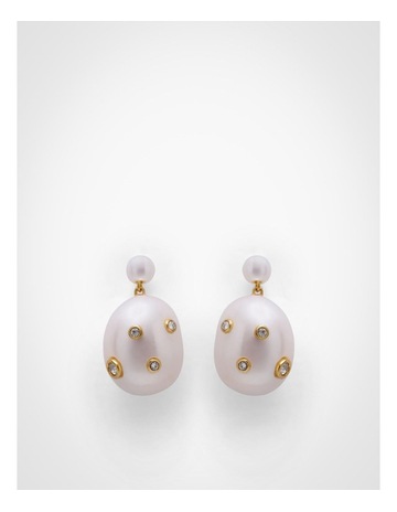 Lyla Drop Earrings in Gold