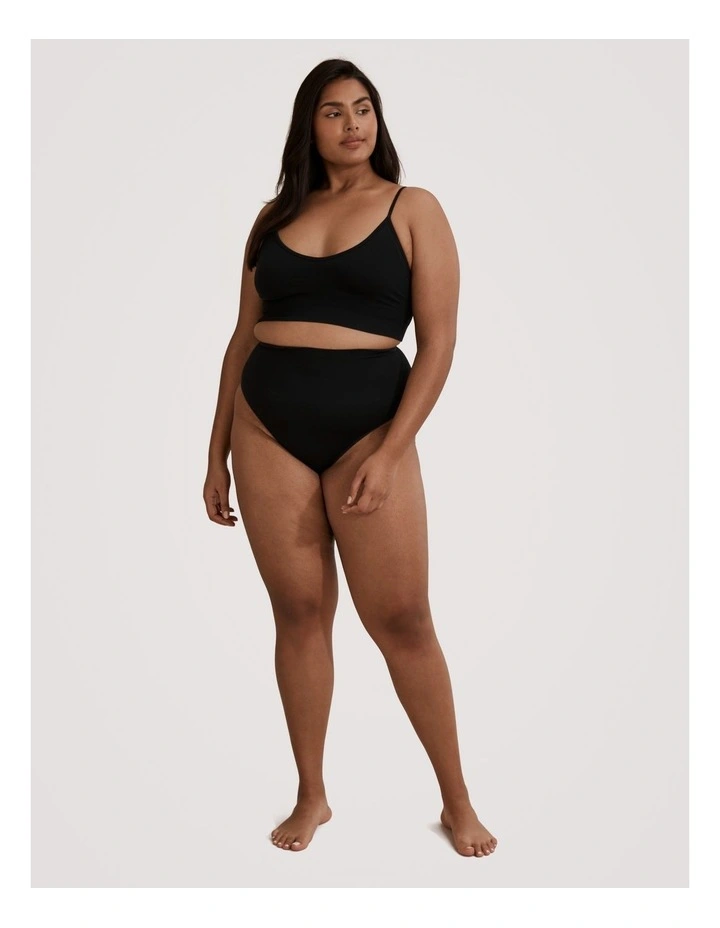 Seamfree Scoop Bralette in Black image 3