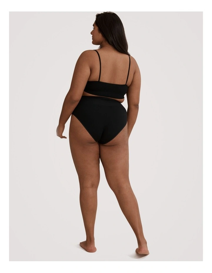 Seamfree Scoop Bralette in Black image 5