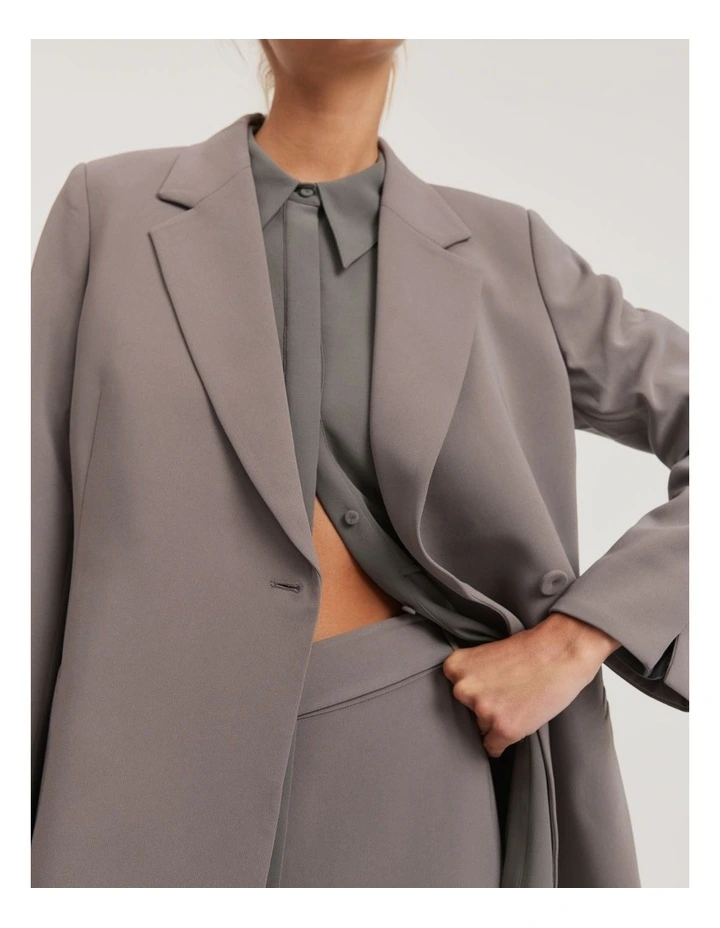 Longline Slim Blazer in Mushroom image 3